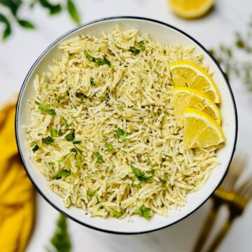 lemon dill rice on a plate